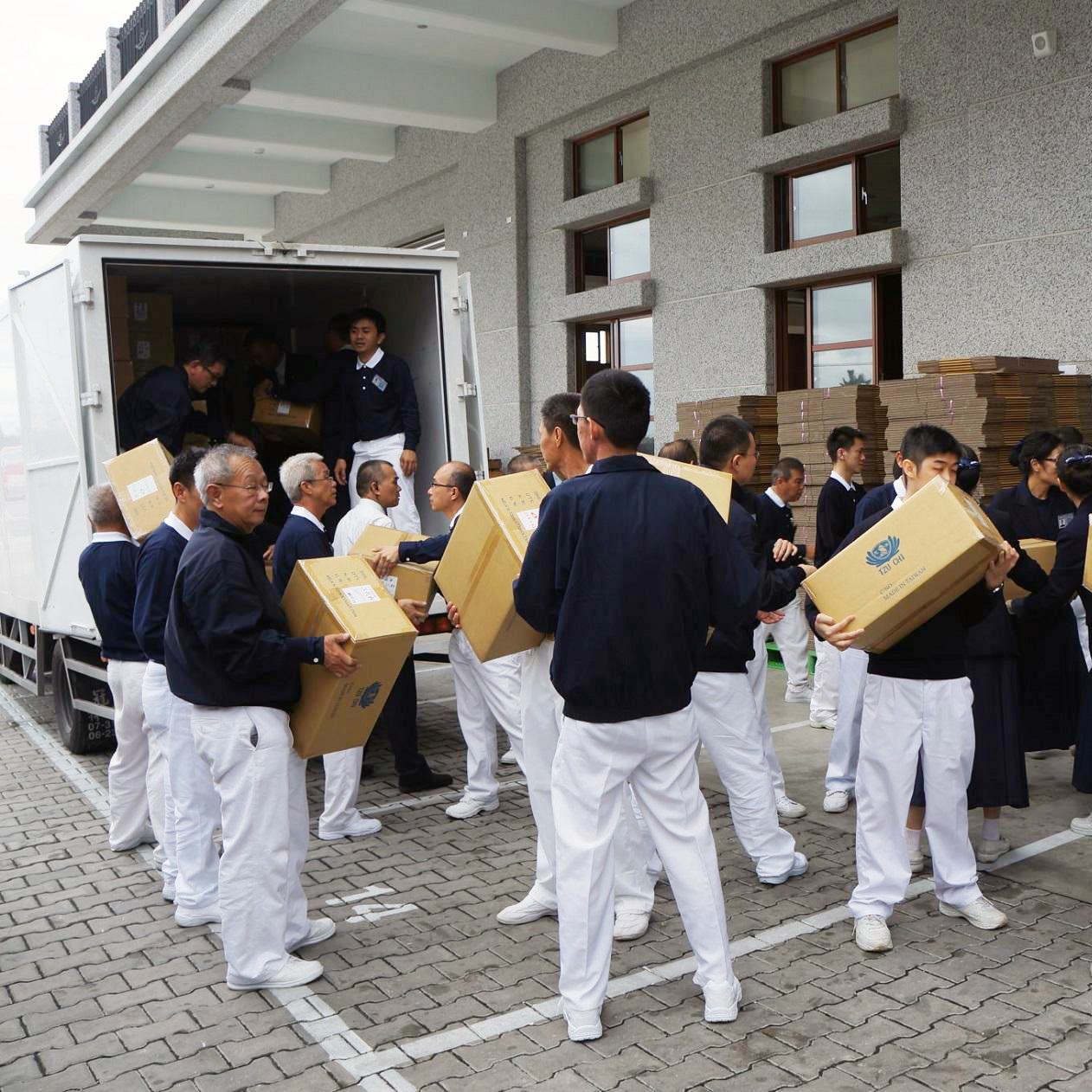 投入社會公益，關懷弱勢團體